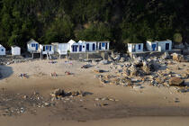 Cabines de plage à Carteret © Philip Plisson / Plisson La Trinité / AA09763 - Nos reportages photos - Cabine de plage