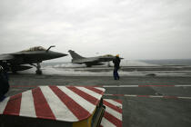 Catapult-launching of a Rafale on the aircraft carrier Charles de Gaulle. © Philip Plisson / Plisson La Trinité / AA09909 - Photo Galleries - Rafale