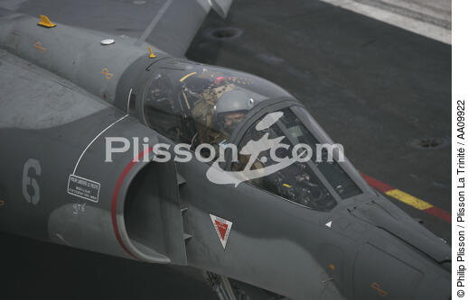 Pilote à bord d'un Super-Etandard. - © Philip Plisson / Plisson La Trinité / AA09922 - Nos reportages photos - Avion