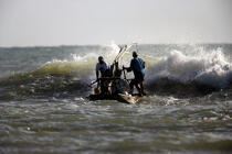 Brazilian fishermen on their Jangada. © Philip Plisson / Plisson La Trinité / AA09940 - Photo Galleries - Jangadas from Brazil