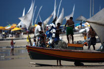 Jangada sur une plage brésilienne. © Philip Plisson / Plisson La Trinité / AA09942 - Nos reportages photos - Jangadas do Brazil