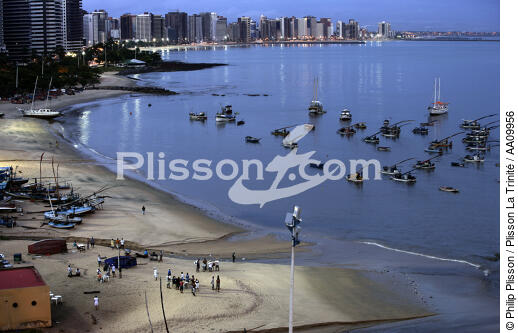 The town of Fortaleza. - © Philip Plisson / Plisson La Trinité / AA09956 - Photo Galleries - Jangadas from Brazil