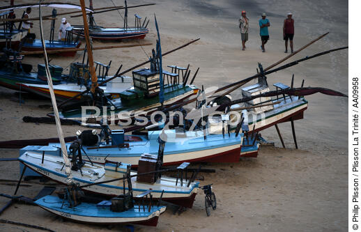 Jangadas sur le sable brésilien. - © Philip Plisson / Plisson La Trinité / AA09958 - Nos reportages photos - Jangada