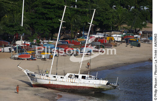 Brazilian beach. - © Philip Plisson / Plisson La Trinité / AA09963 - Photo Galleries - Running aground