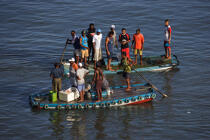 Pêcheurs brésiliens sur leur Jangada. © Philip Plisson / Plisson La Trinité / AA09964 - Nos reportages photos - Homme