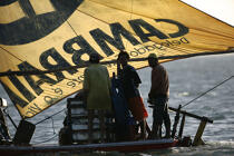Pêcheurs brésiliens à bord d'une Jangada. © Philip Plisson / Plisson La Trinité / AA09977 - Nos reportages photos - Jangada