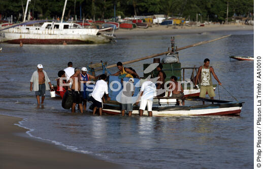 Débarquement sur une plage de Fortaleza. - © Philip Plisson / Plisson La Trinité / AA10010 - Nos reportages photos - Fortaleza