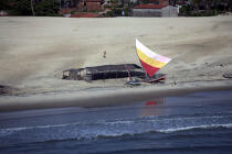 Jangadas sur la côte brésilienne. © Philip Plisson / Plisson La Trinité / AA10065 - Nos reportages photos - Ceara