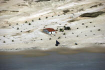 Habitation brésilienne sur la plage. © Philip Plisson / Plisson La Trinité / AA10121 - Nos reportages photos - Ceara