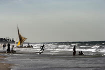 Baignade sur une plage de Caponga. © Philip Plisson / Plisson La Trinité / AA10186 - Nos reportages photos - Ville [Ceara]