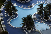 Piscine d'un grand hotel de Fortaleza. © Philip Plisson / Plisson La Trinité / AA10190 - Nos reportages photos - Piscine