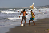 Brazilian young people playing football at beach. © Philip Plisson / Plisson La Trinité / AA10193 - Photo Galleries - Brazil