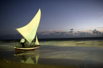 Departure for fishing in Caponga. © Philip Plisson / Plisson La Trinité / AA10197 - Photo Galleries - Jangada