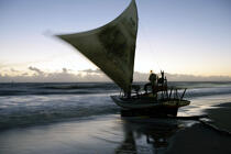 Départ pour la pêche à Caponga. © Philip Plisson / Plisson La Trinité / AA10198 - Nos reportages photos - Ville [Ceara]