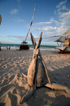 Traditional anchor of a Jangada. © Philip Plisson / Plisson La Trinité / AA10213 - Photo Galleries - Brazil