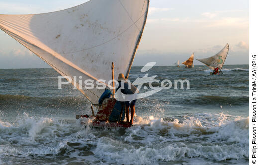 Departure for fishing. - © Philip Plisson / Plisson La Trinité / AA10216 - Photo Galleries - Jangadas from Brazil