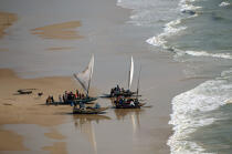 Jangadas sur une plage du Ceara. © Philip Plisson / Plisson La Trinité / AA10230 - Nos reportages photos - Métier
