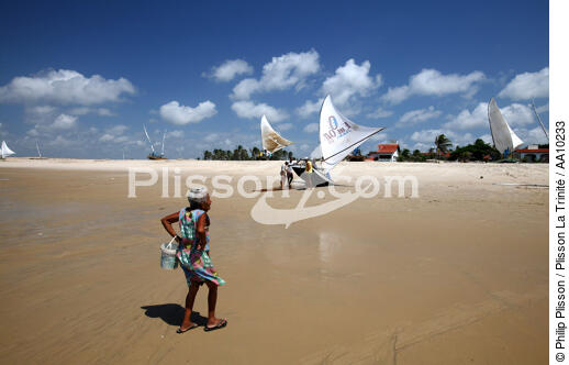 Femme brésilienne sur une plage du Ceara. - © Philip Plisson / Plisson La Trinité / AA10233 - Nos reportages photos - Voile