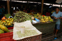 Etalage du marché de Camocin. © Philip Plisson / Plisson La Trinité / AA10249 - Nos reportages photos - Marché
