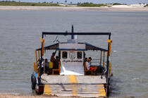 Ferry on a beach of Camocin. © Philip Plisson / Plisson La Trinité / AA10255 - Photo Galleries - State [Brazil]