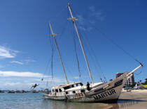 Wreck of boat in Fortaleza. © Philip Plisson / Plisson La Trinité / AA10265 - Photo Galleries - Fortaleza