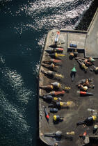 Balises sur le port de Brest. © Philip Plisson / Plisson La Trinité / AA10292 - Nos reportages photos - Môle