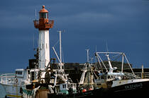 Harbourlight of St Vaast la Hougue. © Philip Plisson / Plisson La Trinité / AA10324 - Photo Galleries - Ponton