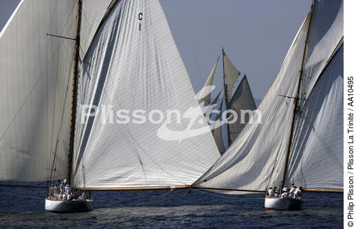 Avel and Mariquita - Classic Week 2005. - © Philip Plisson / Plisson La Trinité / AA10495 - Photo Galleries - J Class yacht