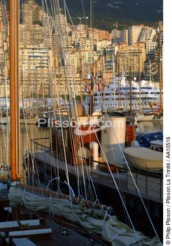 Dans le port de Monaco. - © Philip Plisson / Plisson La Trinité / AA10516 - Nos reportages photos - Monaco Classic Week 2011