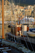 Dans le port de Monaco. © Philip Plisson / Plisson La Trinité / AA10516 - Nos reportages photos - Motor-boat à vapeur
