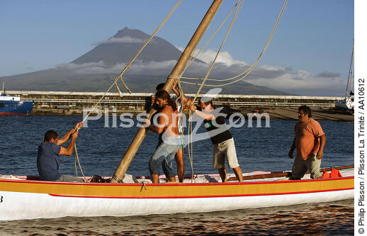Whaling boat in the Azores. - © Philip Plisson / Plisson La Trinité / AA10612 - Photo Galleries - Faial and Pico islands in the Azores