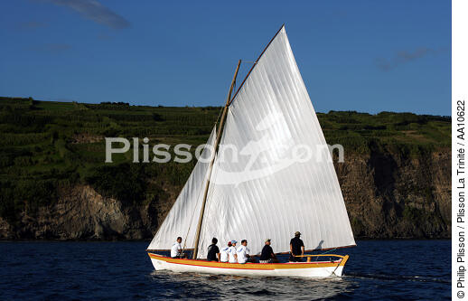 Whaling boat in the Azores. - © Philip Plisson / Plisson La Trinité / AA10622 - Photo Galleries - Faial and Pico islands in the Azores
