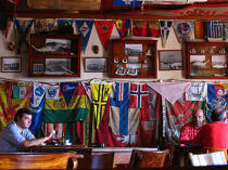 Le Café Sport "Chez Peter" à Horta. © Philip Plisson / Plisson La Trinité / AA10640 - Nos reportages photos - Elément d'un bateau
