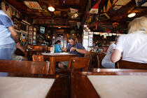 Le Café Sport "Chez Peter" à Horta. © Philip Plisson / Plisson La Trinité / AA10642 - Nos reportages photos - Restaurant