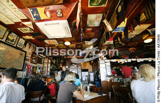 Le Café Sport "Chez Peter" à Horta. - © Philip Plisson / Plisson La Trinité / AA10646 - Nos reportages photos - Pavillon