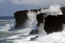 Côte de l' île Pico aux Açores. © Philip Plisson / Plisson La Trinité / AA10666 - Nos reportages photos - Côte sauvage