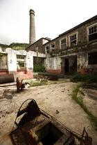 Ancienne usine baleinière sur l' île Pico aux Açores. © Philip Plisson / Plisson La Trinité / AA10672 - Nos reportages photos - Usine