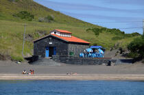 Sur la côte de l' île Faial aux Açores. © Philip Plisson / Plisson La Trinité / AA10697 - Nos reportages photos - Café