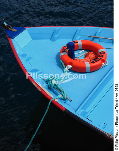 Buoy on a fishing boat on Horta in the Azores. - © Philip Plisson / Plisson La Trinité / AA10698 - Photo Galleries - Life-belt