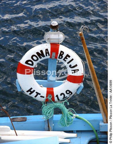 Buoy on a fishing boat on Horta in the Azores. - © Philip Plisson / Plisson La Trinité / AA10699 - Photo Galleries - Faial and Pico islands in the Azores