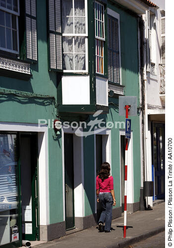 Dans les rues d' Horta aux Açores. - © Philip Plisson / Plisson La Trinité / AA10700 - Nos reportages photos - Les îles de Faial et Pico aux Açores