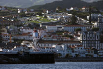 La ville d' Horta aux Açores. © Philip Plisson / Plisson La Trinité / AA10707 - Nos reportages photos - Açores [les]
