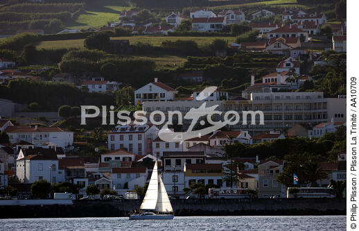 La ville d' Horta aux Açores. - © Philip Plisson / Plisson La Trinité / AA10709 - Nos reportages photos - Ile [Por]