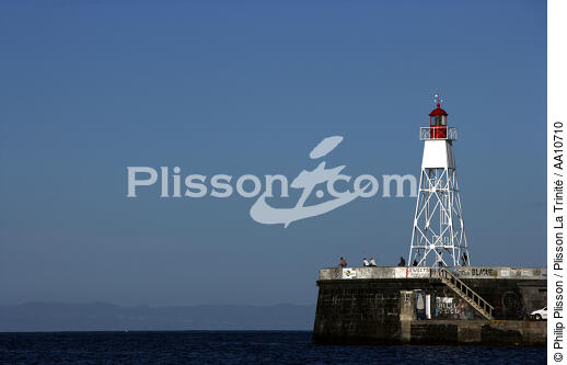 Feu de port de l' île Faial aux Açores. - © Philip Plisson / Plisson La Trinité / AA10710 - Nos reportages photos - Feu de port