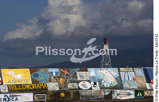 La digue du port d' Horta aux Açores. - © Philip Plisson / Plisson La Trinité / AA10742 - Nos reportages photos - Barrage