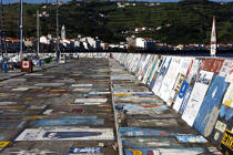 The dike of Horta harbour in the Azores. © Philip Plisson / Plisson La Trinité / AA10749 - Photo Galleries - Azores [The]