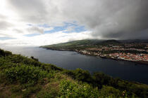 Vue sur la ville d'Horta aux Açores. © Philip Plisson / Plisson La Trinité / AA10766 - Nos reportages photos - Portugal