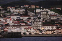 Fin de journée sur Horta aux Açores. © Philip Plisson / Plisson La Trinité / AA10778 - Nos reportages photos - Feu de port