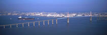 Le pont de Saint-Nazaire. © Philip Plisson / Plisson La Trinité / AA10999 - Nos reportages photos - Le CMA CGM Marco Polo