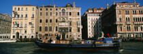 Transport de marchanfises dans la ville de Venise. © Philip Plisson / Plisson La Trinité / AA11014 - Nos reportages photos - Ciel bleu